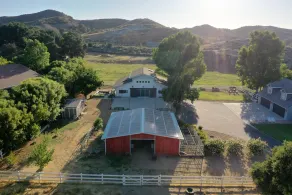 Triumph Oaks Modern Ranch Guest House Farm Stay! Chickens, Goats & Horses! - Image 4