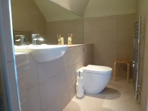 Fabulous location, luxury lodge for 8+2 in cots, hot tub, garden, garage, dogs   - Image 4