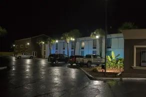 Regency inn and Suites - Image 5