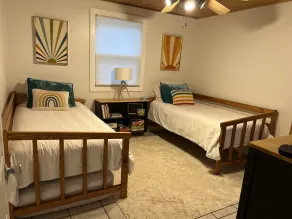 Quiet cove, deep water, minutes to Clemson, pet friendly, easy path to the dock - Image 2