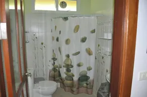 House with swimming pool - Image 3