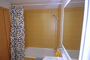 Einfach herrlicher Luxus 2-Zimmer-Maisonette-Dachgeschoss mit Meerblick, Pool und WLAN - Image 3