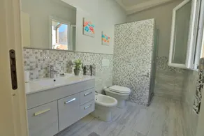 Appartement indépendant, dans une villa panoramique face à la plage - Image 2