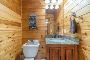 FALLING LEAF LODGE | LUXURY SECLUDED LOG CABIN - Image 3