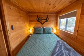 Rebecca - Cabin 1 · Lawrence`s Lakeside Cabins | `Rebecca` Charming Studio Cabin - Image 5