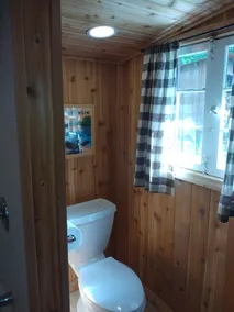 Great fishing & sunset views, lakeside cabins joined by porch.  1 hour from TC - Image 2