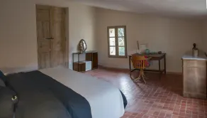 Terrace apartment at the foot of the Luberon hills in Lourmarin - Image 4