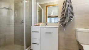 Peninsula Court Unit 1 - Waterfront Holiday Apartment with Pool & River Views - Holiday Yamba - Image 3