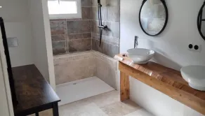 Ground-floor accommodation in a large house with private pool - Image 2