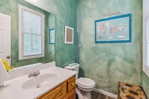 Welcome to Gallery on the South Fork – A Lake Lover’s Dream - Image 3