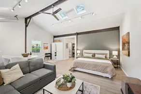 Pet Friendly Studio with Private Fenced Yard - Image 5
