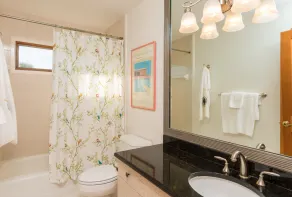 Neu renovierte 4 Schlafzimmer, 3 Badezimmer - 100 Meter vom Strand entfernt! - Image 3