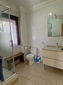 Lovely family villa overlooking Lake and Mountains 15 mins from Coast - Image 3