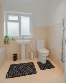 3BR Putney Home London Sleeps 8 Winter Deal - Image 4