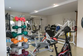 Beautiful apartment with 3 bedrooms and 2 suites. - Image 4