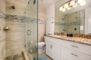 ⭐BEACHSIDE BLISS!⭐Singer Island 2/2⭐Huge Pool+Spa - Image 3