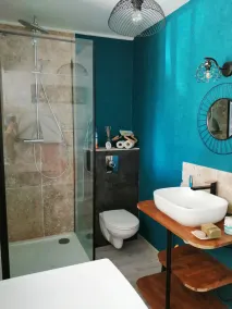 Bedroom with WC bathroom swimming pool - Image 2