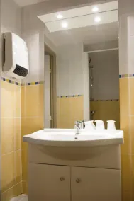 Lejlighed med plads til bordet! Accès piscine + fitness! - Image 3