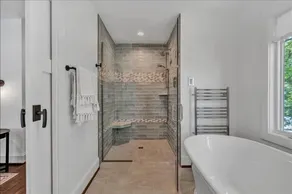 Beautifully appointed SHOWPLACE home on FLAT LOT w/250' of shoreline & HOT TUB! Come Visit \"Viewtopi - Image 5