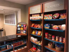 With FREE Breakfast, Full Kitchen, Onsite Pool, Parking Onsite! - Image 2