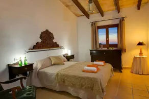 Impressive Converted Farmhouse, A/C, Private Pool, Amazing Views in a Rural Area - 3 km to Felanitx - Image 5
