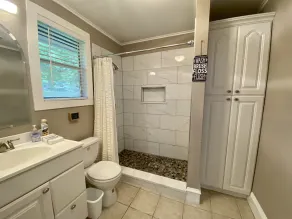 Cozy Lakefront Cottage on Eagle Mountain Lake - Image 3