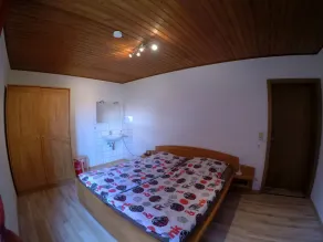 Gran casa de vacaciones con piscina y sauna para 8 (-10) personas en el centro del valle de Fulda - Image 4