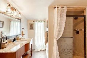 Railway Retreat Station Stay- Sleeps 9 FIFA World Cup 30 mi away - Image 3