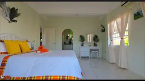 10 Mins From the Airport and Beach - Image 5