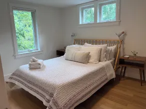 VACATION Mod Cottage, Idyllic Setting & Every Amenity - Image 4