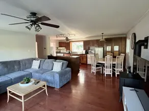 Waterfront house - Image 2