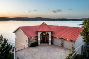 Allie's - Amazing 8,000 SF Home with --Private Pool--hot tub-- Sleeps 26+  - Image 5