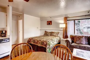 Studio B112 ist mit einem Queen-Size-Bett regelmäßig, plus Schlafsofa, und einem einzigen voll b ... - Image 3