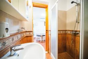 M & J Central Suites - Image 4