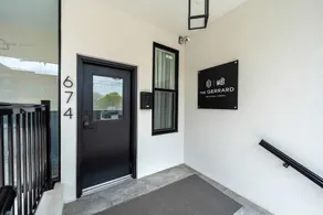 Casa Hotels Gerrard New Riverdale Basement Suite - Image 4