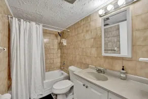 ⭐Only 5 Minutes To Beach ⭐ Downtown, Fast Wi-fi, Free Parking, Outdoor Grill - Image 2