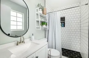 Luxury a block and half from the beach, pet and family-friendly - Image 2