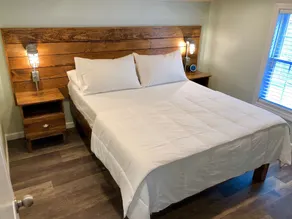 Renovated Cozy Chic North Fork Cottage, steps away from the Beach & Wine Trail!! - Image 4