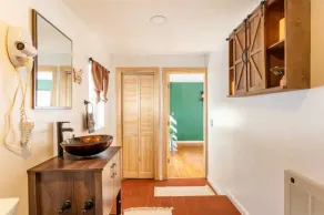 Luxurious Serene Loft Cabin with Hot-Tub in the Heart of the Catskills - Image 3