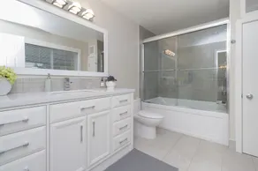 An oasis for families & Dog - Affordable Immaculate luxury - Fenced Yard! - Image 4