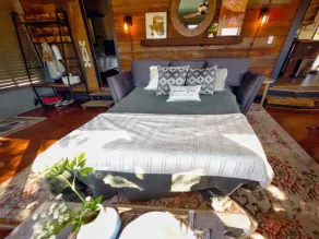 Cozy Riverfront Cottage-Casa Avecita @ SparrowBend - Image 4