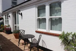 Ground Floor apartment, close to beach and town centre, with parking - Image 4