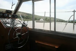 The Rose yacht on private lake - Image 2