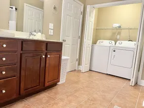Cozy Home on Golf Course - 6 miles from I-75, Free WiFi - Image 3
