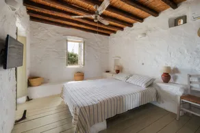 Traditional stone house - Image 2