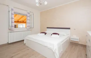 Stunning Home In Vrgorac With Wifi - Image 2