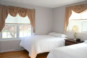 CASA PRIVADA CERCA DE LA PLAYA UBICADA EN NARRAGANSETT, RI - Image 5