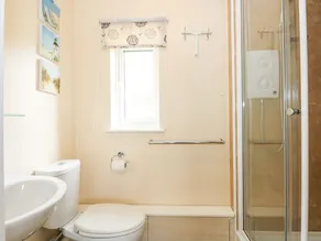 15 THE DELL, pet friendly, character holiday cottage in Mundesley - Image 2