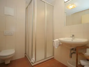 Spacious Apartment in Uderns near Ski Area - Image 3