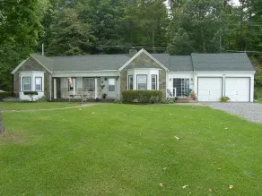 GORGEOUS Waterfront Home w/Huge Flat Yard, AMAZING VIEWS, Wine Trail - Image 4